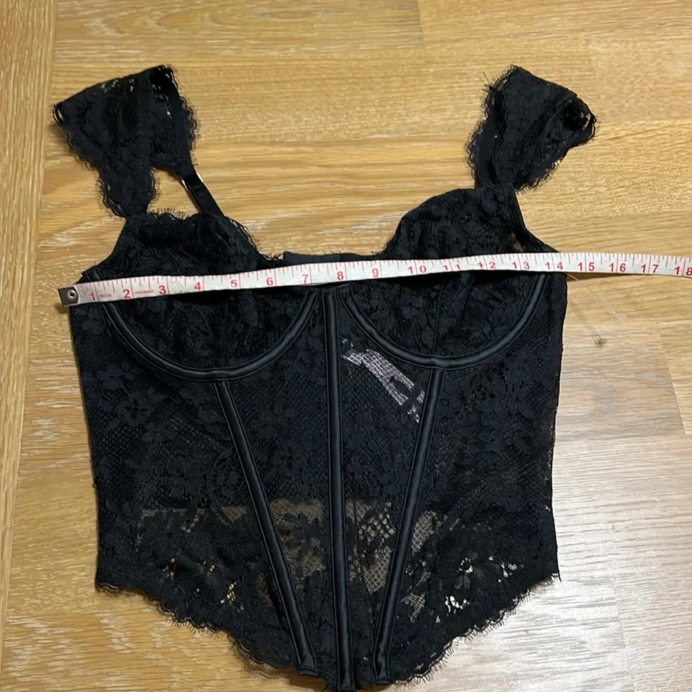 Victoria’s secret Black Lace cap sleeve Corset Bustier Top size L NWOT